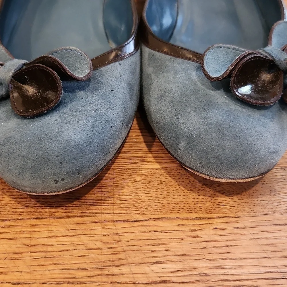 Moschino Cheap and Chic Blue Suede Kitten Heel w/ Floral Detail Size 7.5